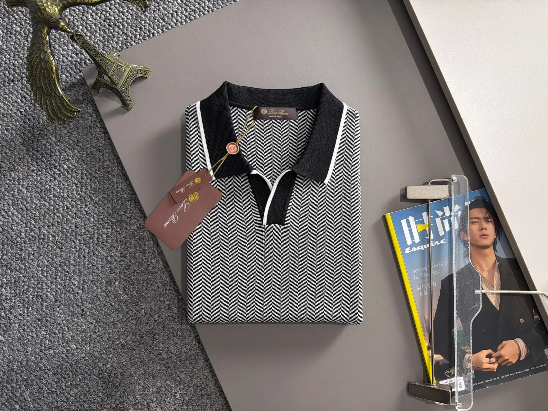 LP high quality Loro Piana 26ss New Arrival men's short-sleeved T-shirt. Made of combed cotton yarn knitted cotton fabric, no pressure when entering and exiting the counter. Exclusive control of raw materials. It feels substantial when weighed, and the upper body is more textured than ordinary T-shirts. This texture can handle the weather easily and is suitable for both hot and cold! Loose fit design, looks noble. The only correct version is available Size: M to 3XL